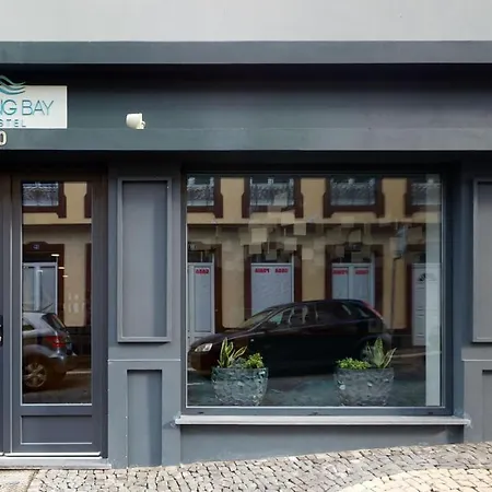 Facing Bay אכסניה