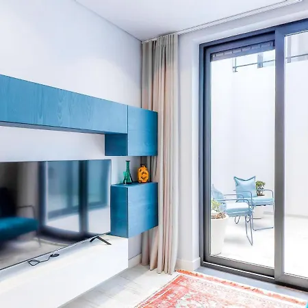 Facing Bay * Praia da Vitória