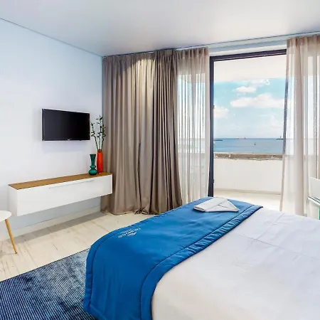 Facing Bay אכסניה Praia da Vitória