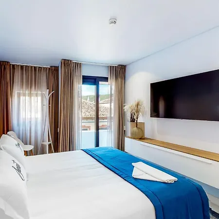 Facing Bay אכסניה *