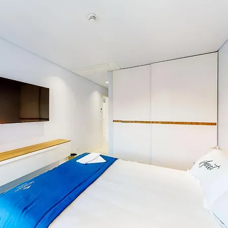 Facing Bay אכסניה *