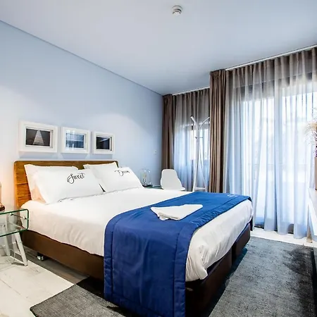 Facing Bay אכסניה *