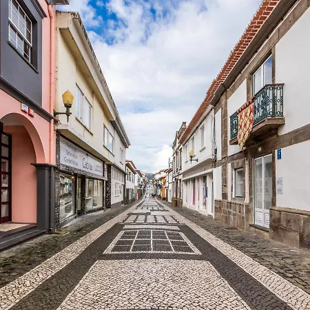אכסניה Facing Bay