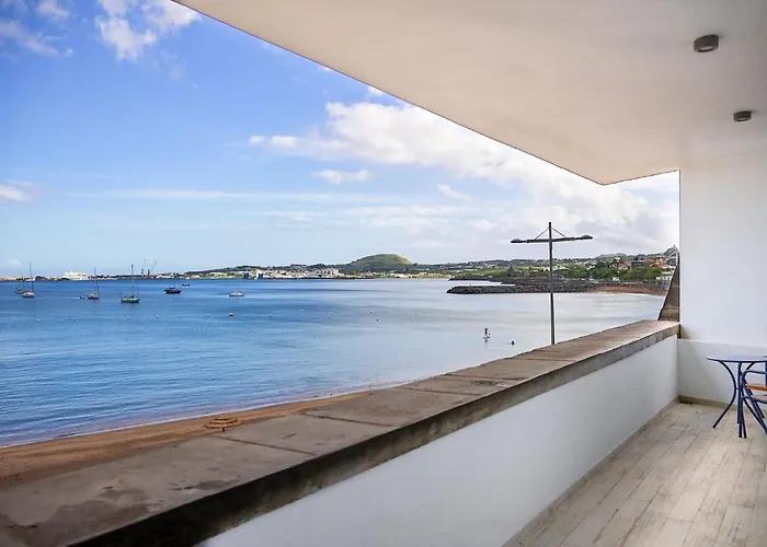 Facing Bay Praia da Vitória