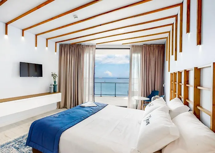 Facing Bay Hostal Praia da Vitória