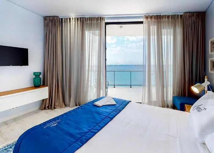 Facing Bay Praia da Vitória