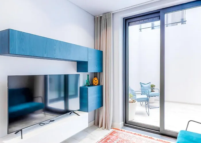 Facing Bay * Praia da Vitória