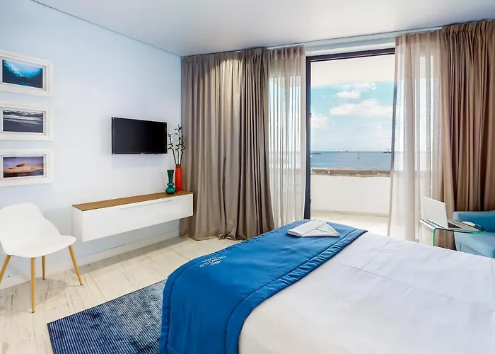 Facing Bay Hostal Praia da Vitória