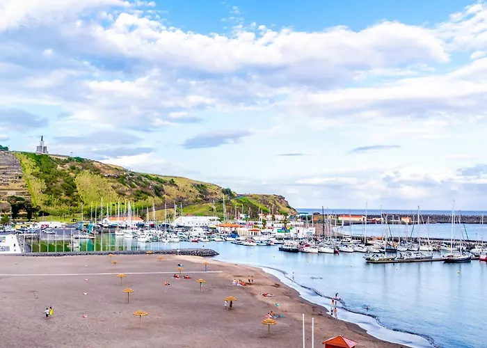 Facing Bay Praia da Vitória