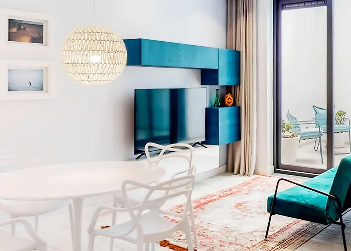 Facing Bay * Praia da Vitória