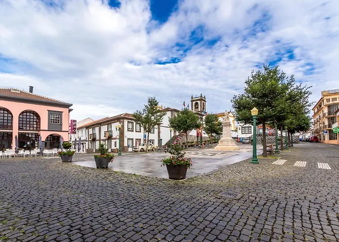 Facing Bay * Praia da Vitória