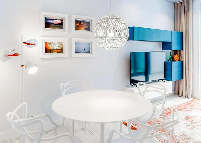 Facing Bay * Praia da Vitória