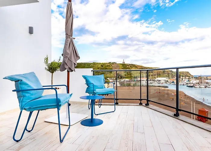 Facing Bay Hostal Praia da Vitória