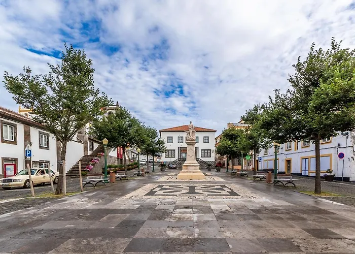 Facing Bay Praia da Vitória