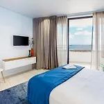 Facing Bay Hostel Praia da Vitoria