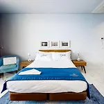 Hostel Facing Bay *