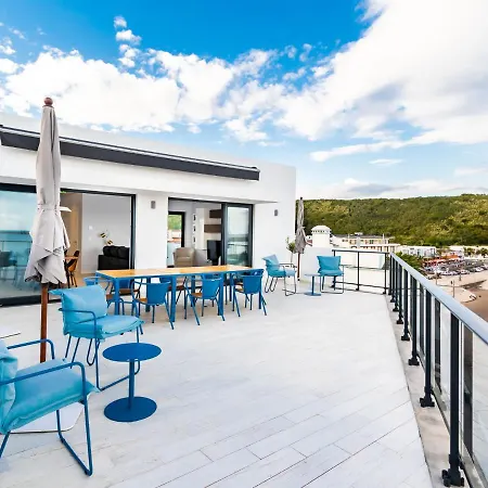 Facing Bay * Praia da Vitória