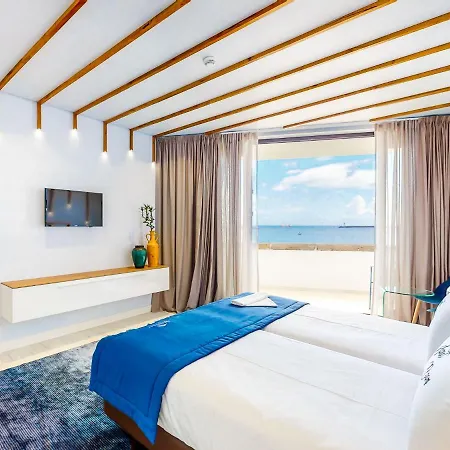 Facing Bay * Praia da Vitória