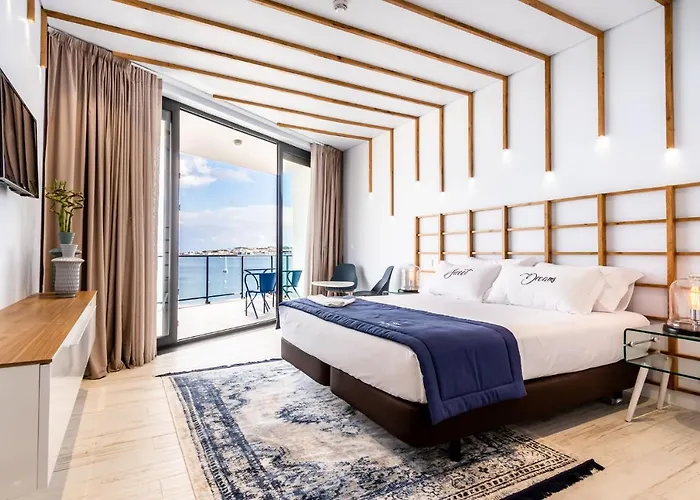 Facing Bay Praia da Vitória