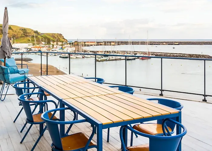 Facing Bay * Praia da Vitória